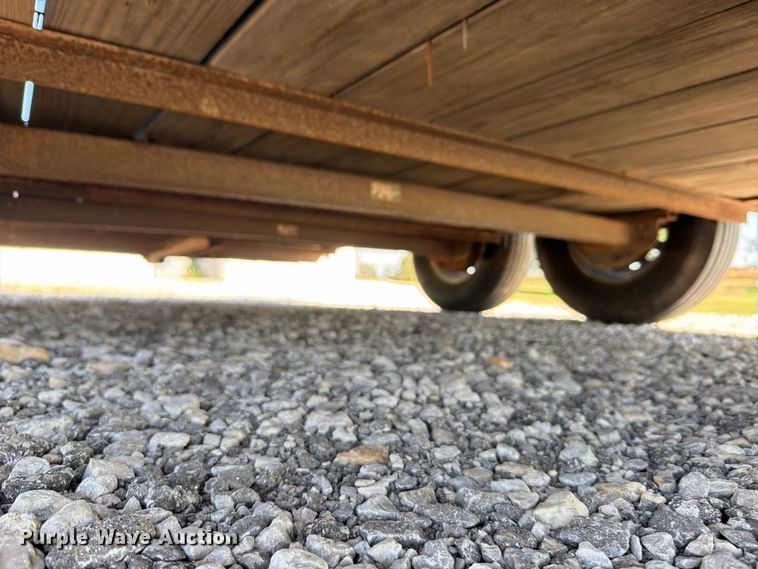 image for item FN5859 1996 Diamond D Featherlite  livestock trailer