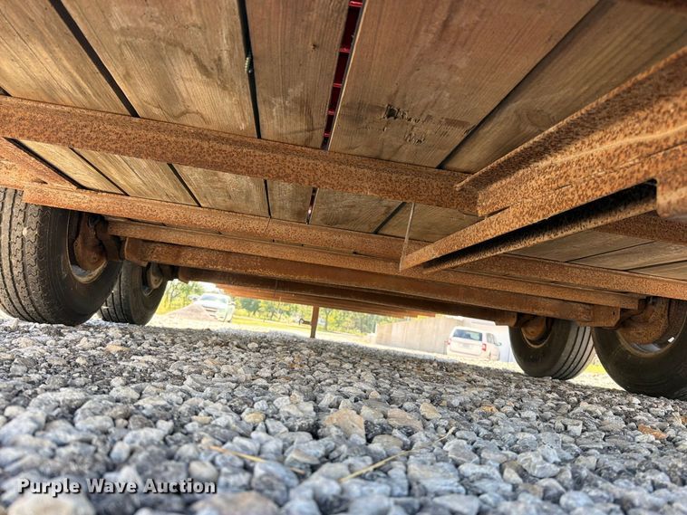 image for item FN5859 1996 Diamond D Featherlite  livestock trailer
