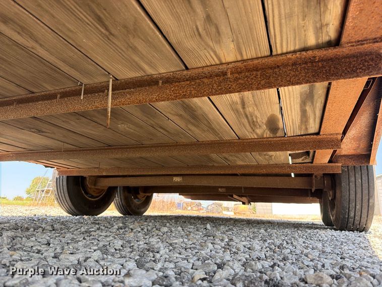 image for item FN5859 1996 Diamond D Featherlite  livestock trailer