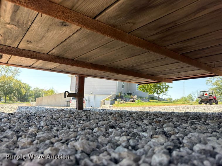 image for item FN5859 1996 Diamond D Featherlite  livestock trailer