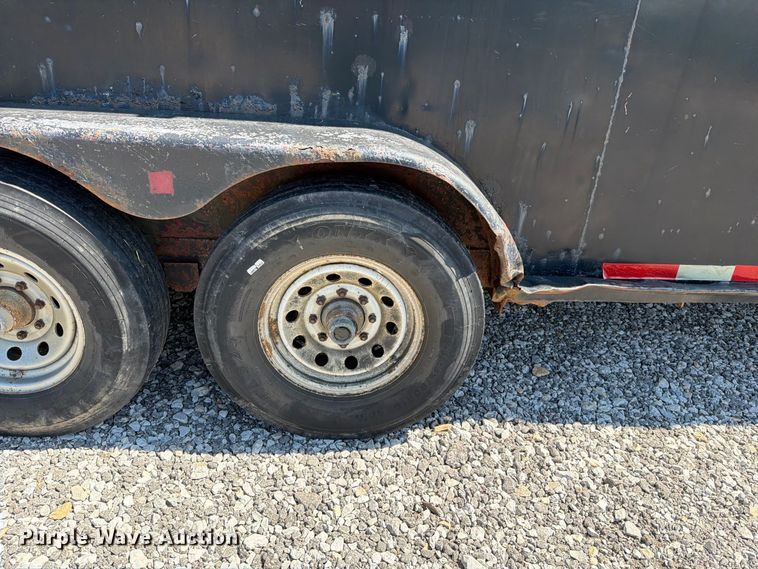 image for item FN5859 1996 Diamond D Featherlite  livestock trailer