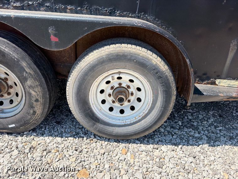 image for item FN5859 1996 Diamond D Featherlite  livestock trailer