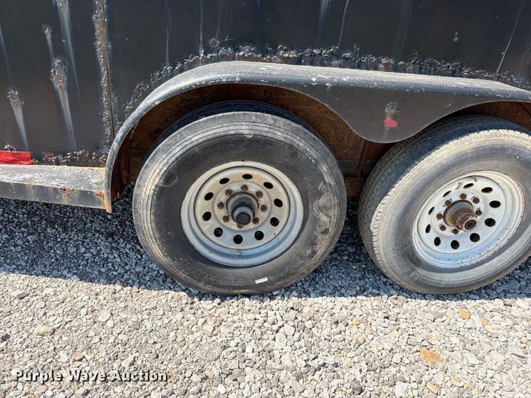 image for item FN5859 1996 Diamond D Featherlite  livestock trailer