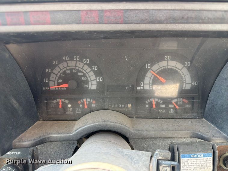 image for item FP3033 1996 GMC Topkick C6 box truck
