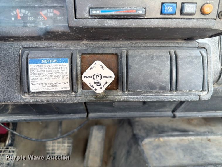 image for item FP3033 1996 GMC Topkick C6 box truck