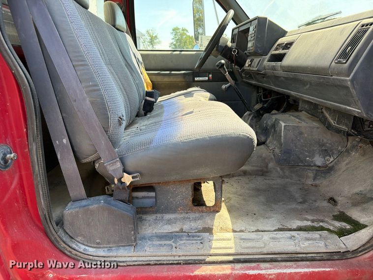 image for item FP3033 1996 GMC Topkick C6 box truck