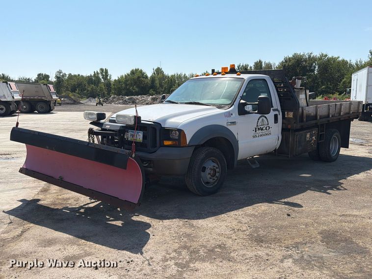 2006 Ford F350 Super Duty flatbed pickup truck