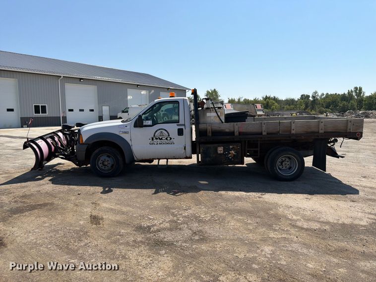 image for item FP3078 2006 Ford F350 Super Duty flatbed pickup truck