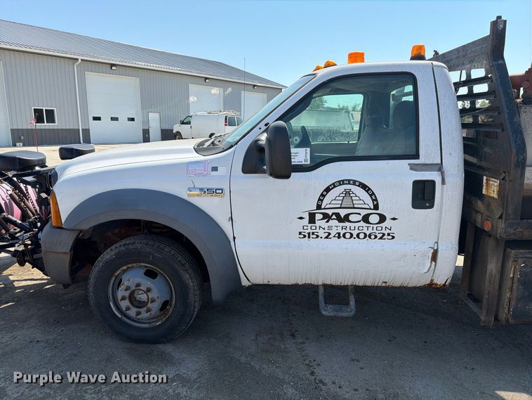 image for item FP3078 2006 Ford F350 Super Duty flatbed pickup truck