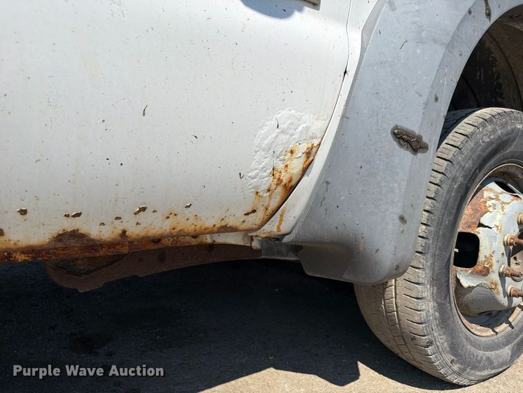 image for item FP3078 2006 Ford F350 Super Duty flatbed pickup truck
