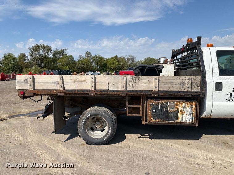 image for item FP3078 2006 Ford F350 Super Duty flatbed pickup truck