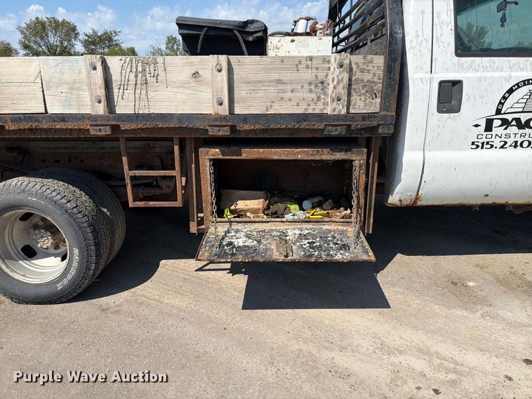 image for item FP3078 2006 Ford F350 Super Duty flatbed pickup truck