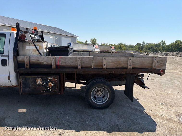 image for item FP3078 2006 Ford F350 Super Duty flatbed pickup truck