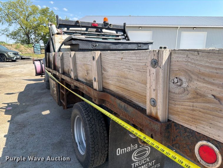 image for item FP3078 2006 Ford F350 Super Duty flatbed pickup truck