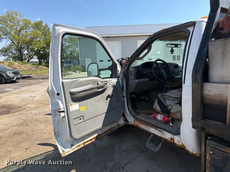image for item FP3078 2006 Ford F350 Super Duty flatbed pickup truck