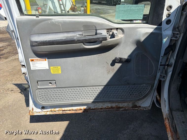 image for item FP3078 2006 Ford F350 Super Duty flatbed pickup truck