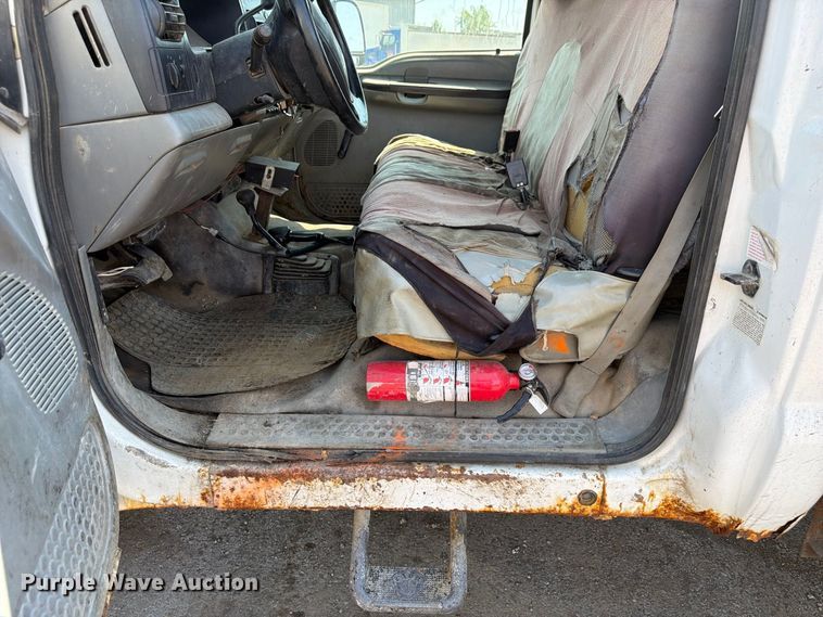 image for item FP3078 2006 Ford F350 Super Duty flatbed pickup truck
