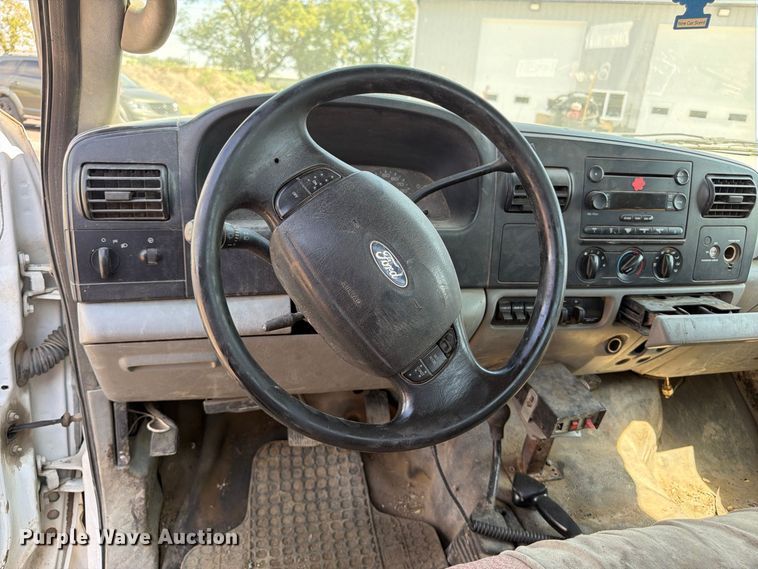 image for item FP3078 2006 Ford F350 Super Duty flatbed pickup truck