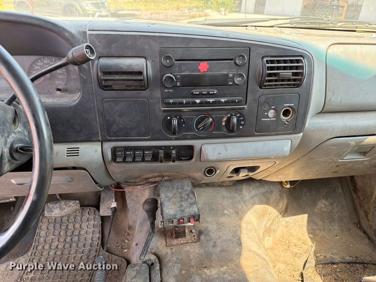 image for item FP3078 2006 Ford F350 Super Duty flatbed pickup truck