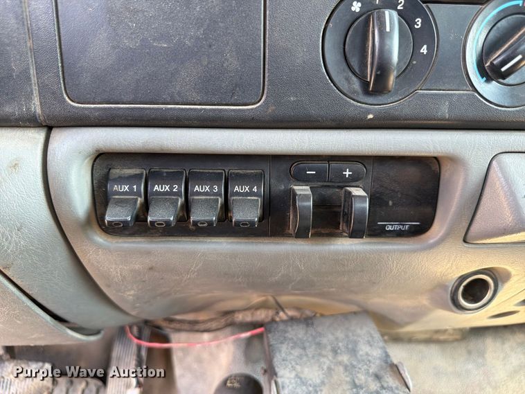 image for item FP3078 2006 Ford F350 Super Duty flatbed pickup truck