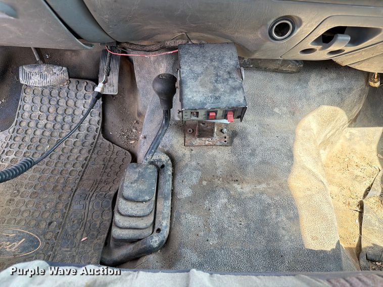 image for item FP3078 2006 Ford F350 Super Duty flatbed pickup truck