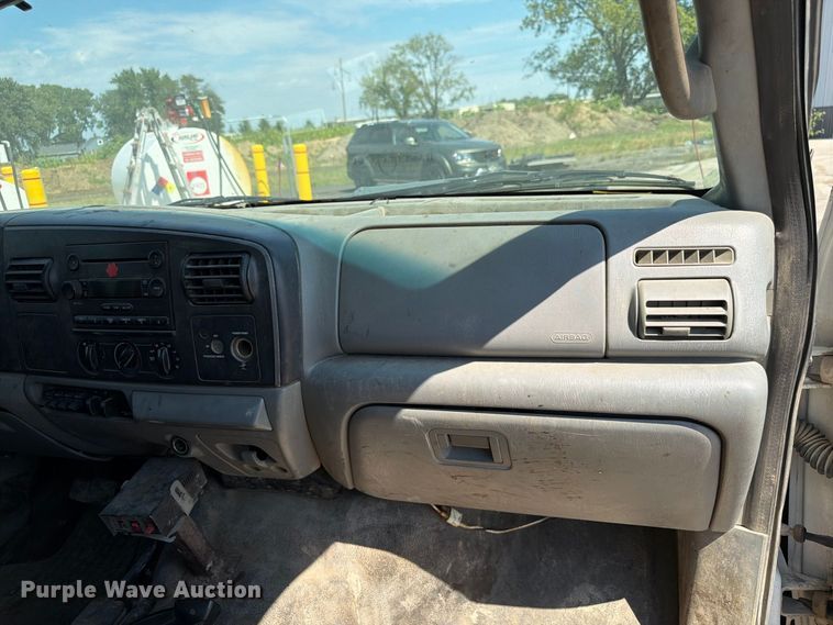 image for item FP3078 2006 Ford F350 Super Duty flatbed pickup truck