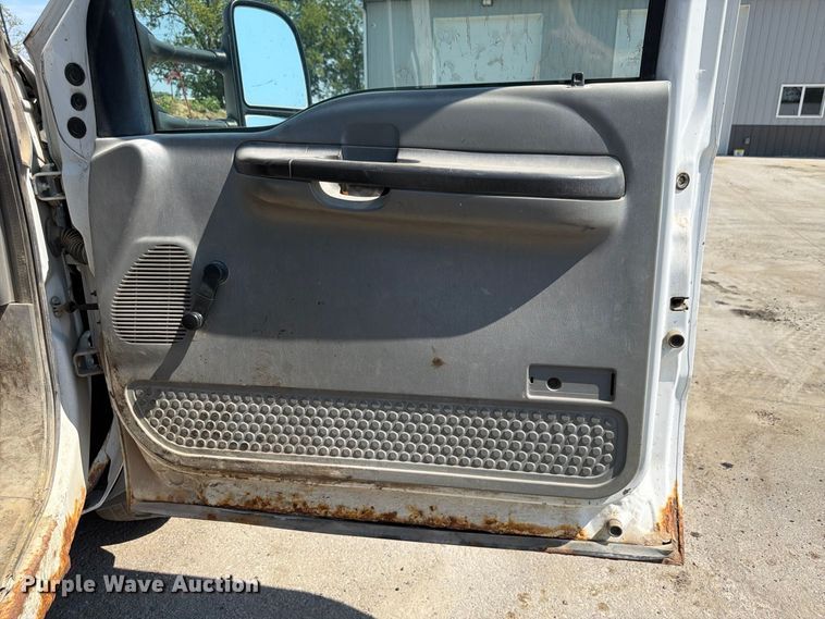 image for item FP3078 2006 Ford F350 Super Duty flatbed pickup truck