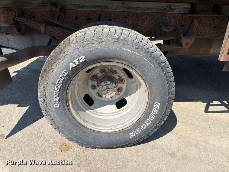 image for item FP3078 2006 Ford F350 Super Duty flatbed pickup truck