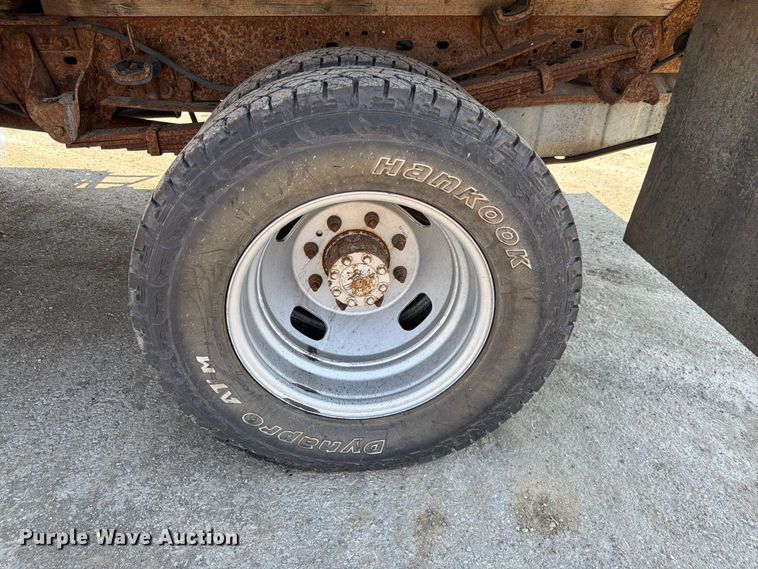 image for item FP3078 2006 Ford F350 Super Duty flatbed pickup truck