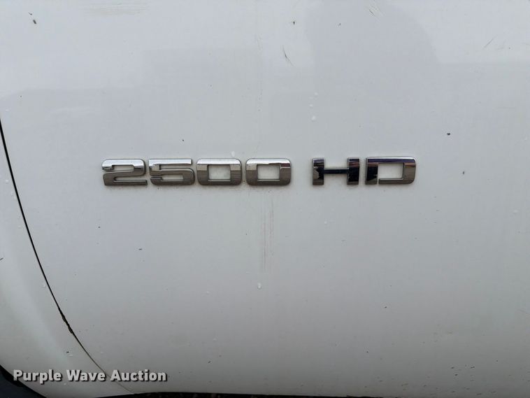 image for item FP3081 2013 Chevrolet Silverado 2500 Crew Cab pickup truck
