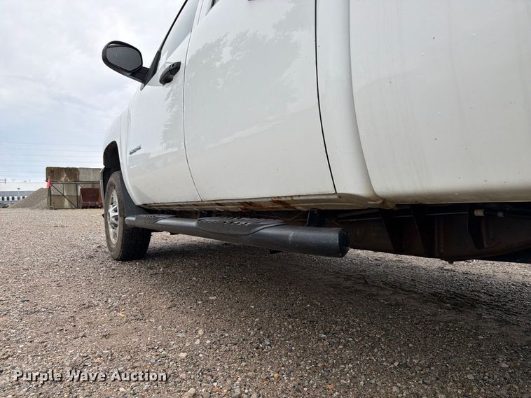 image for item FP3081 2013 Chevrolet Silverado 2500 Crew Cab pickup truck