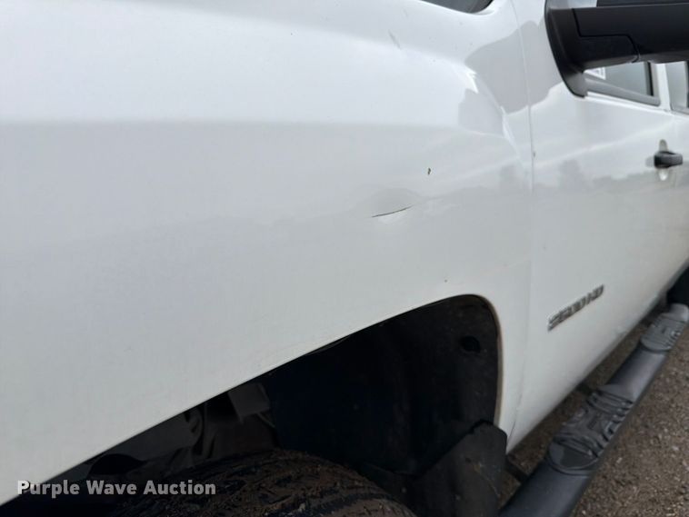 image for item FP3081 2013 Chevrolet Silverado 2500 Crew Cab pickup truck