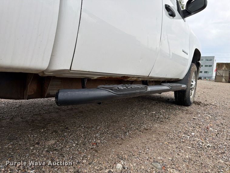 image for item FP3081 2013 Chevrolet Silverado 2500 Crew Cab pickup truck