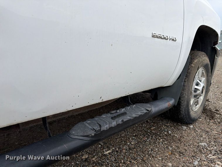 image for item FP3081 2013 Chevrolet Silverado 2500 Crew Cab pickup truck