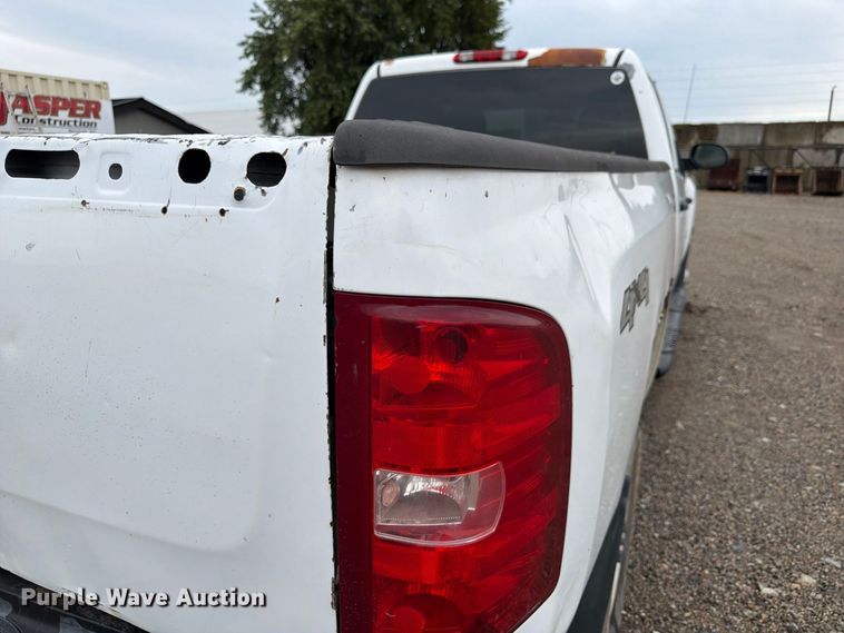 image for item FP3081 2013 Chevrolet Silverado 2500 Crew Cab pickup truck