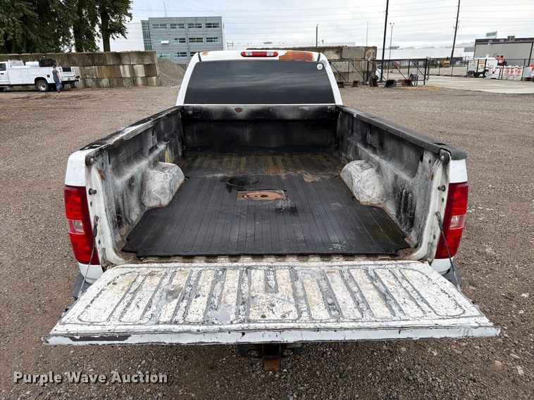 image for item FP3081 2013 Chevrolet Silverado 2500 Crew Cab pickup truck