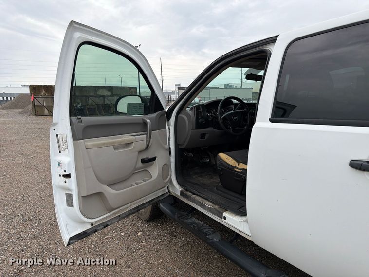 image for item FP3081 2013 Chevrolet Silverado 2500 Crew Cab pickup truck