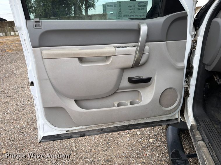 image for item FP3081 2013 Chevrolet Silverado 2500 Crew Cab pickup truck