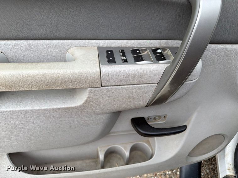image for item FP3081 2013 Chevrolet Silverado 2500 Crew Cab pickup truck