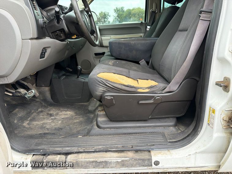 image for item FP3081 2013 Chevrolet Silverado 2500 Crew Cab pickup truck