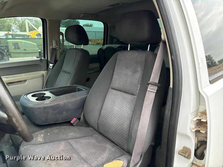 image for item FP3081 2013 Chevrolet Silverado 2500 Crew Cab pickup truck