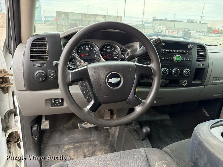 image for item FP3081 2013 Chevrolet Silverado 2500 Crew Cab pickup truck