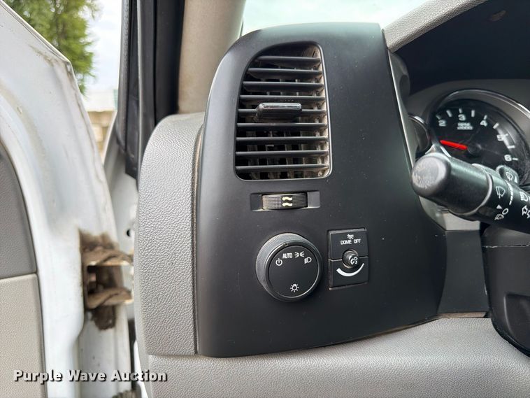 image for item FP3081 2013 Chevrolet Silverado 2500 Crew Cab pickup truck