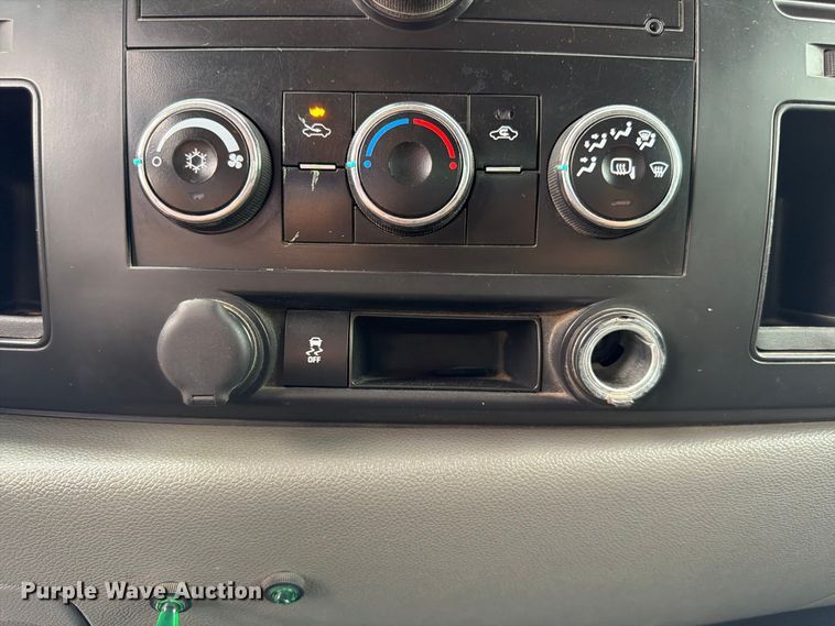 image for item FP3081 2013 Chevrolet Silverado 2500 Crew Cab pickup truck