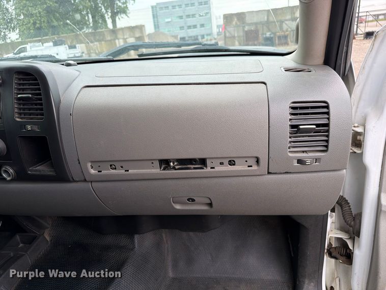 image for item FP3081 2013 Chevrolet Silverado 2500 Crew Cab pickup truck