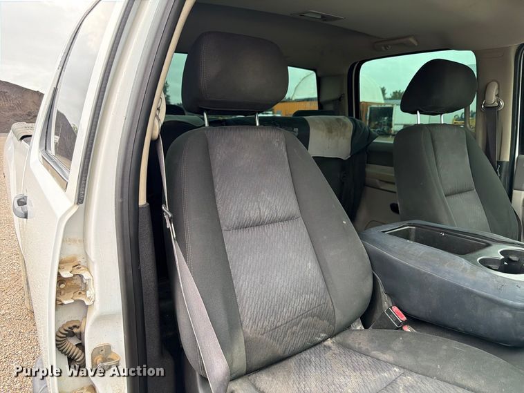 image for item FP3081 2013 Chevrolet Silverado 2500 Crew Cab pickup truck