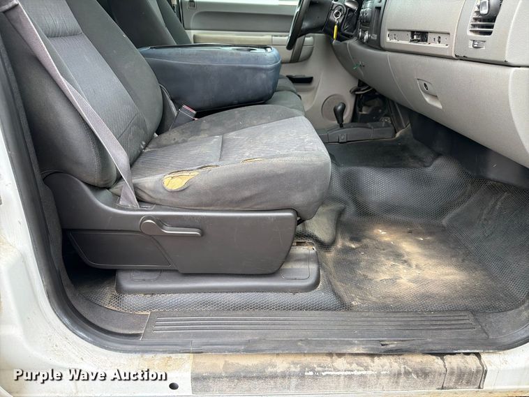 image for item FP3081 2013 Chevrolet Silverado 2500 Crew Cab pickup truck