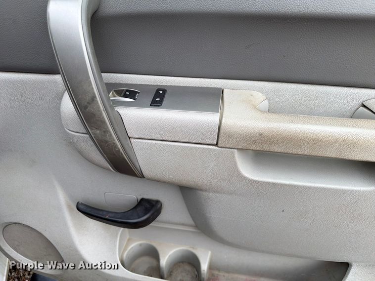 image for item FP3081 2013 Chevrolet Silverado 2500 Crew Cab pickup truck