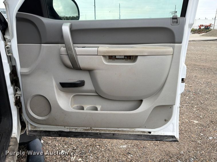 image for item FP3081 2013 Chevrolet Silverado 2500 Crew Cab pickup truck