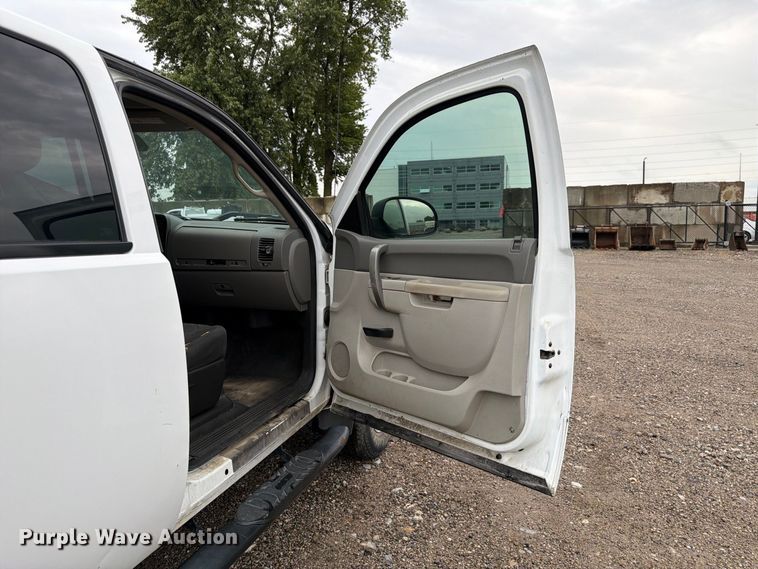image for item FP3081 2013 Chevrolet Silverado 2500 Crew Cab pickup truck